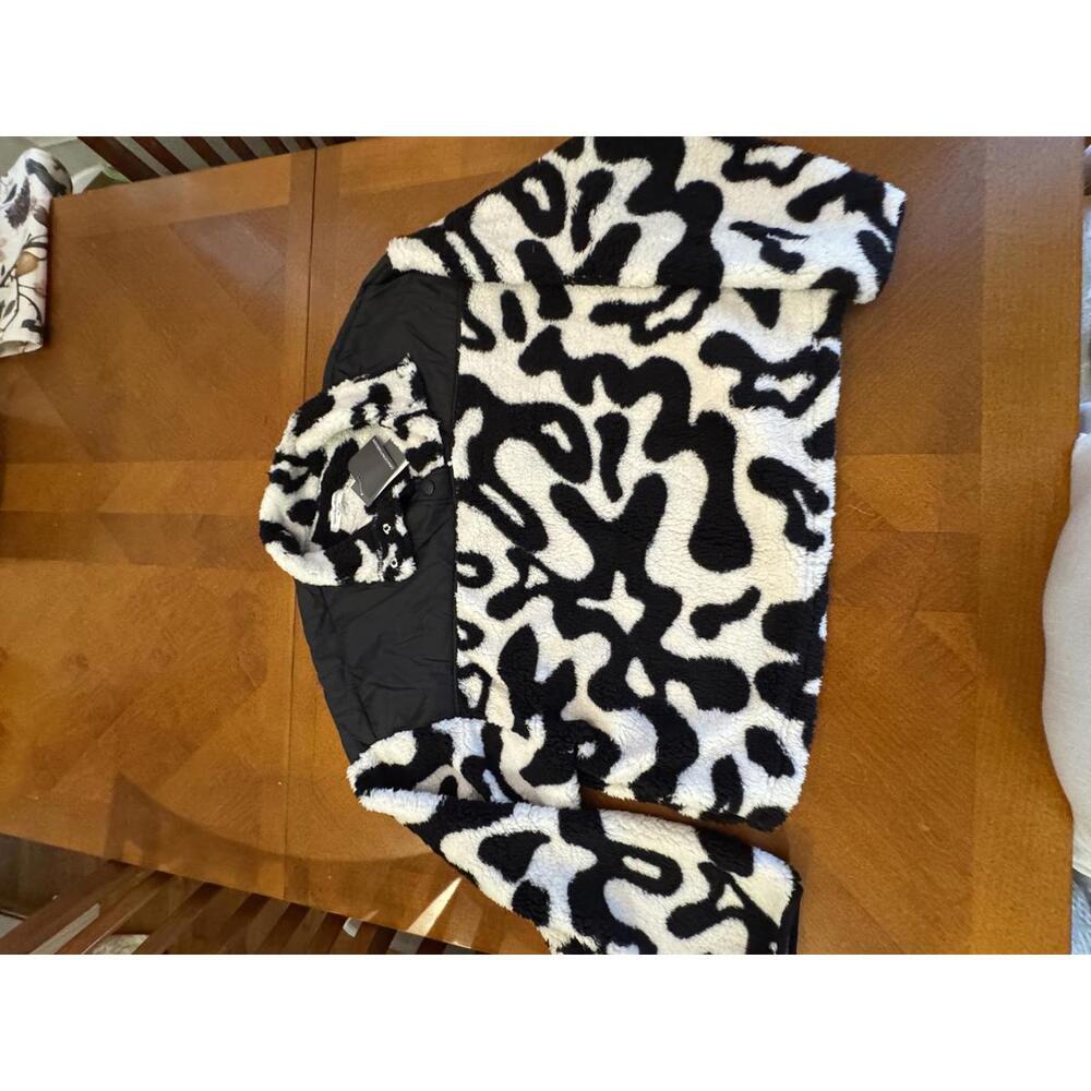 Grayson Threads Women's Black and White Large Patterned Fleece Jacket j-1